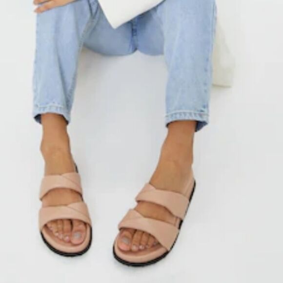 BRAND NEW PRETTY LITTLE THING PU FOLD QUILTED FOOTBED CHUNKY MULE SANDALS - Picture 1 of 15